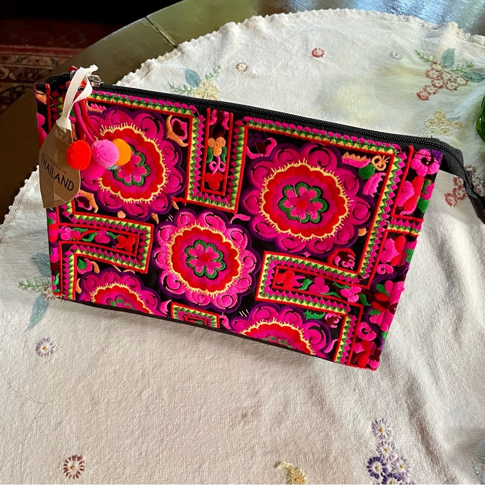 Cosmetic Travel Bag/ Organizer. Hand Embroidered Floral Thai Design. 11.5" x7.5 - Picture 10 of 12